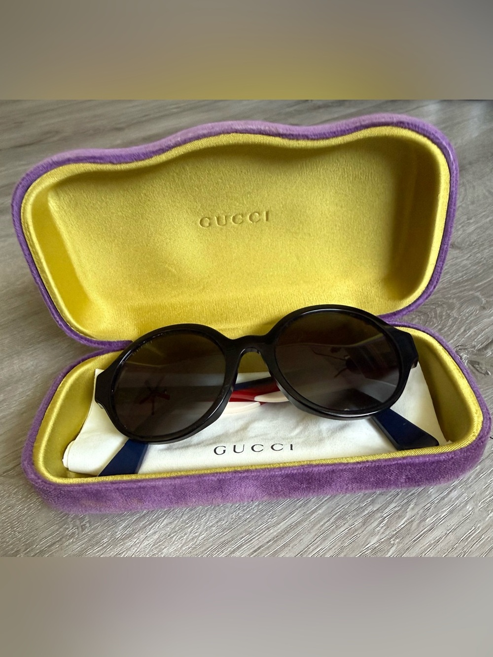 Gucci Black Round Sunglasses with Brown Gradient Lenses